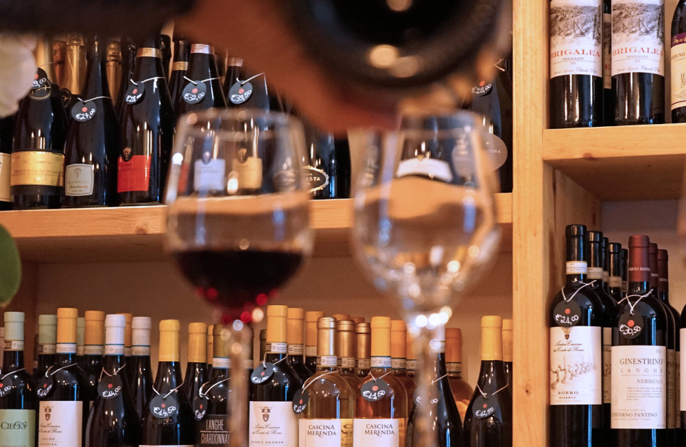 Small Group: Easy Wine Tasting in Genoa City Center