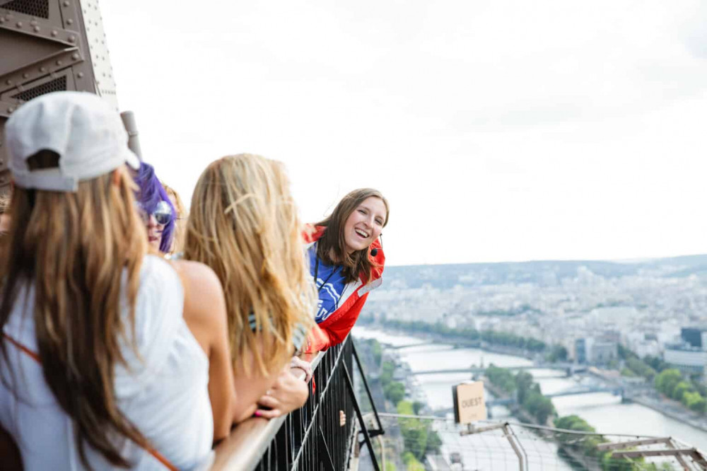 Paris - Eiffel Tower Tour with Reserved Ticket Entry & Summit Access