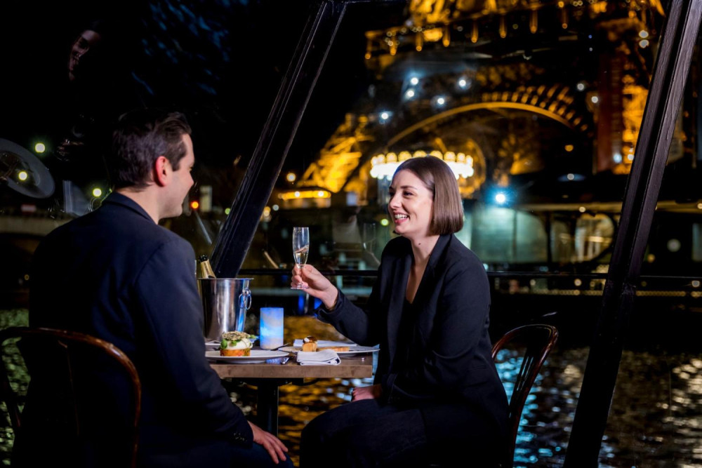 Dinner Cruise Paris Seine 6:45 pm - Special Date