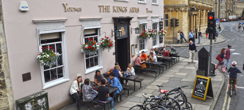 Private Expert-led Oxford Pub History Walk