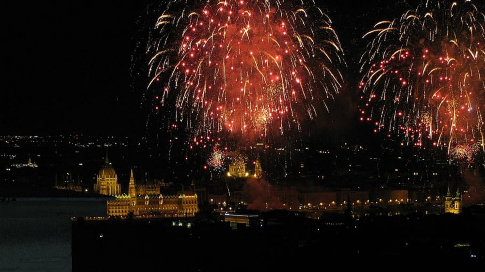 St. Stephen's Day Fireworks Cruise with 1 Drink - 20 August Only
