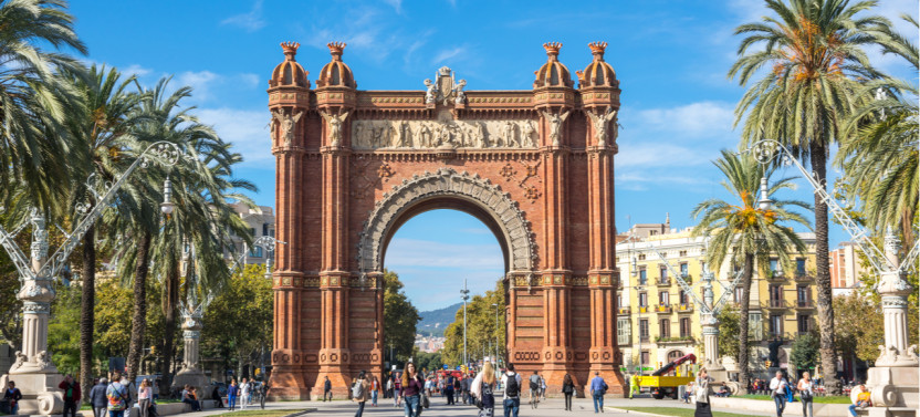 Romantic Highlights of Barcelona Self-Guided Game Tour