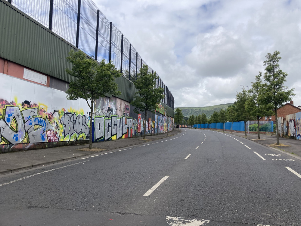 Belfast Troubles Tour - Walls and Bridges