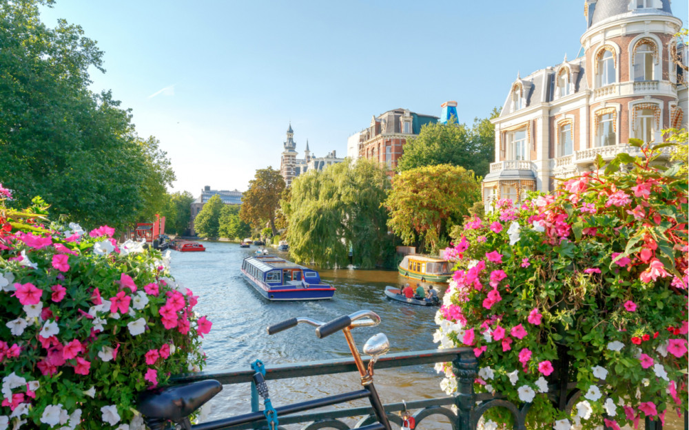 Canals Of Amsterdam Self-Guided Game Tour