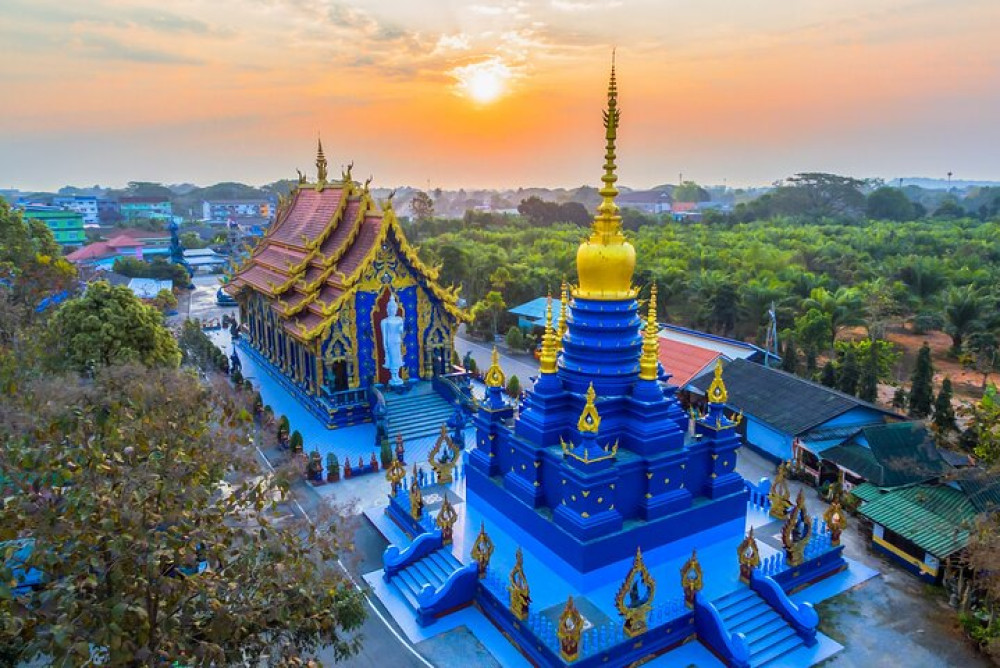 Chiang Mai to Chiang Rai Big Bus Temple Tour with Doi Chaang Café Stop