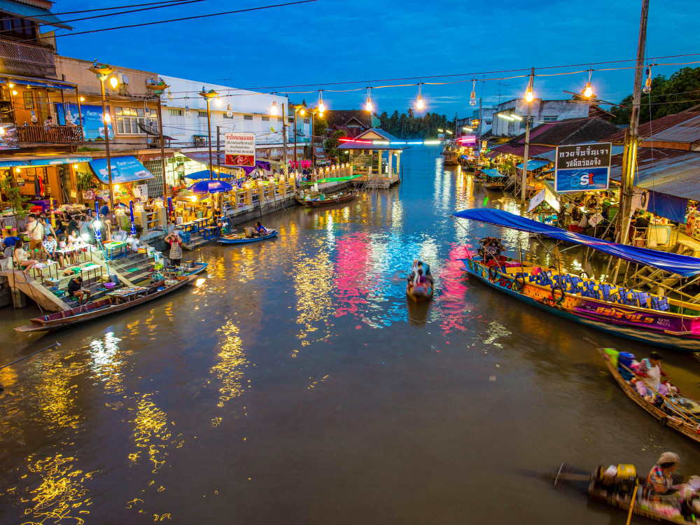 Maeklong Railway & Amphawa Floating Market Tour with Fireflies
