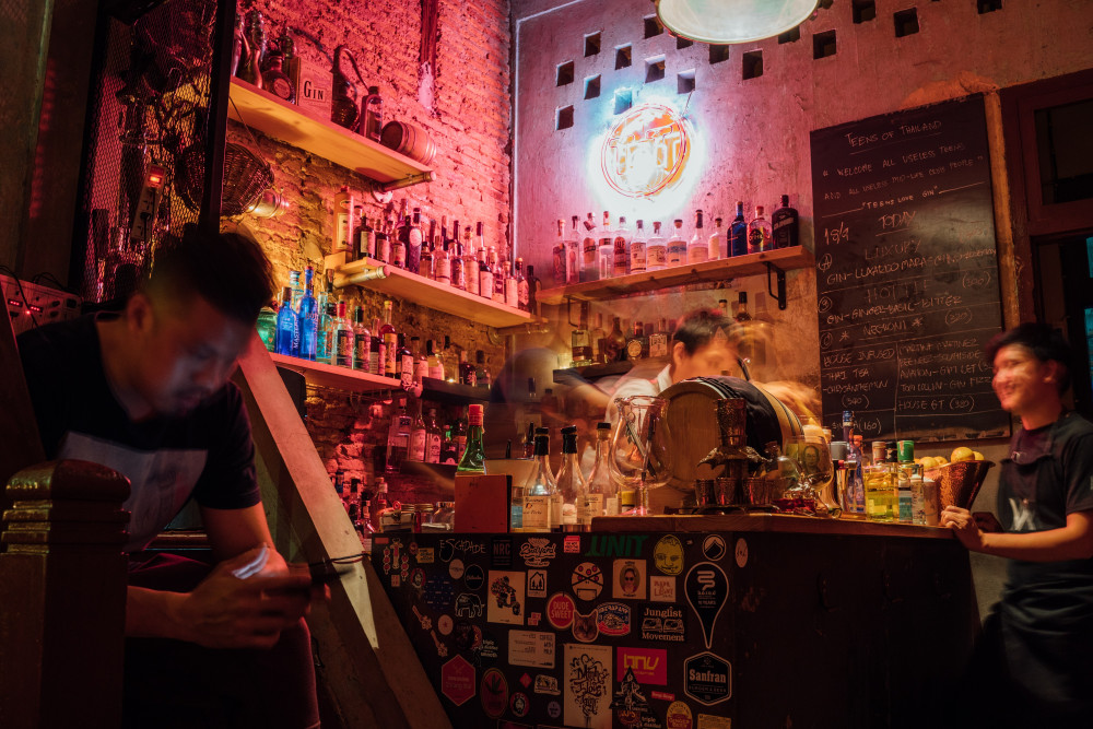Small Group Bangkok Nightlife Bar Hopping Tour to Top Cocktail Bars