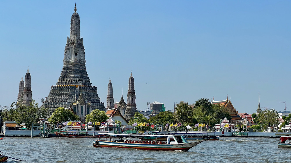 Bangkok Longtail Boat Canal Tour to Wat Paknam & Wat Arun