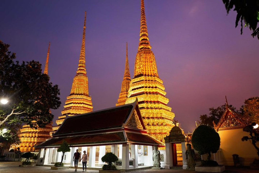 Bangkok Night Tour with Wat Pho, Wat Arun & Chinatown Street Food