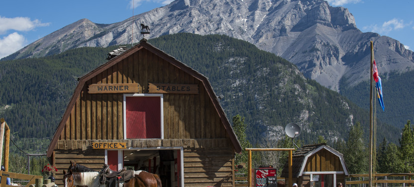 Small Group: 3 Hour Banff Trail Riders Cowboy Cookout by Horseback