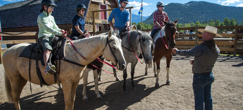 Small Group: 3 Hour Banff Trail Riders Cowboy Cookout by Horseback