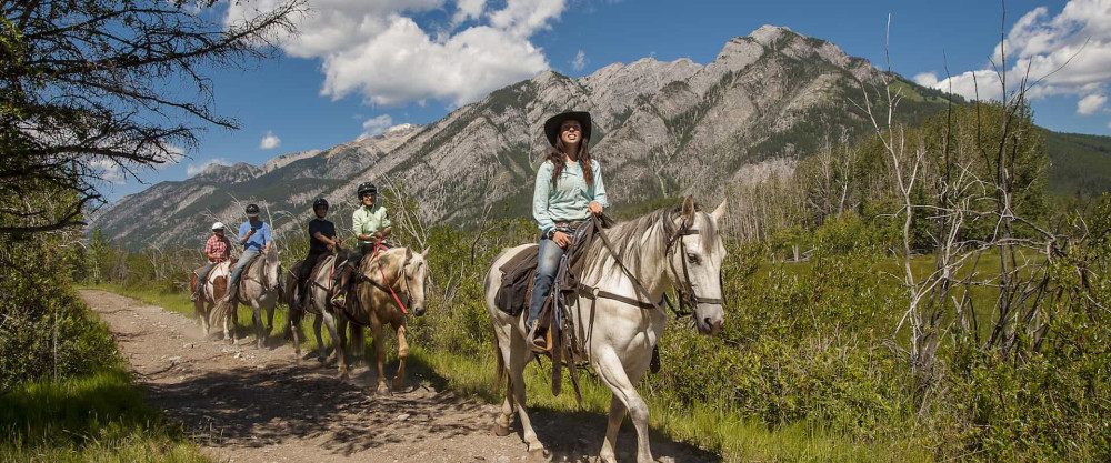 Small Group: 3 Hour Banff Trail Riders Bow Valley Loop Ride