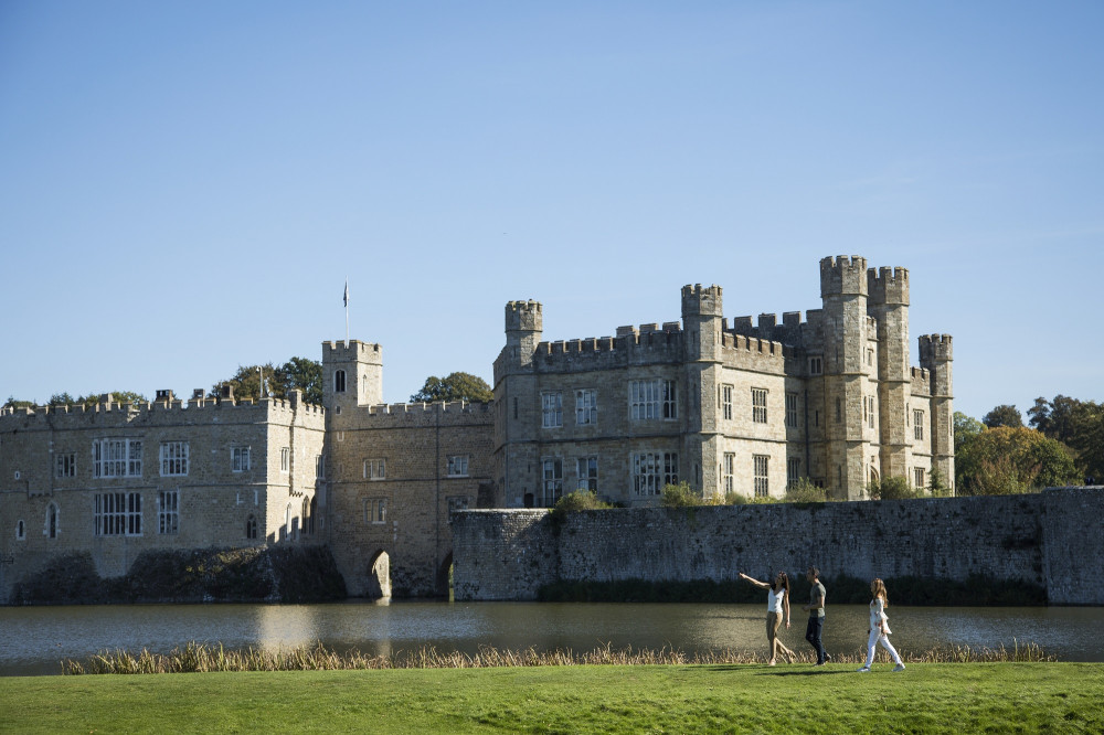 Leeds Castle, Canterbury & Dover - Leeds Castle Entry Only - London ...