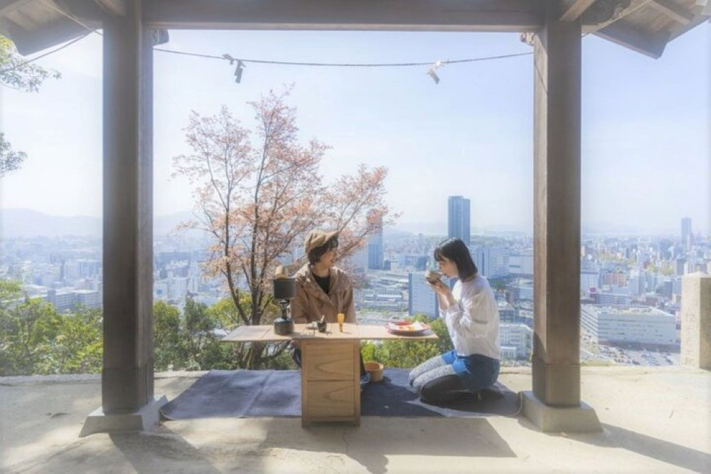 Hiroshima Private: Spring Morning Hiking Tour with a Tea Ceremony