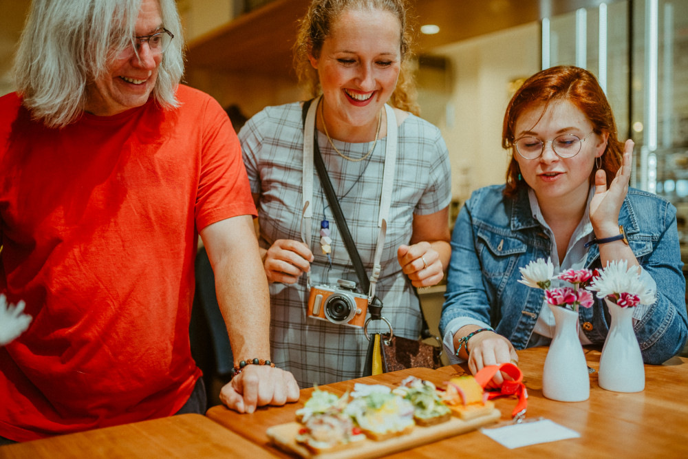 PRIVATE: Award-Winning 4-Hr Old Town Prague Food Tour, 4 Drinks incl.