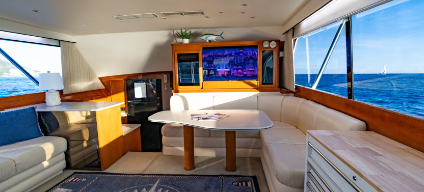 Private Fishing Tour in Hawaii Aboard Luxury Post 50 Yacht