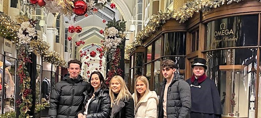 London's Wonderful Christmas Lights Taxi Tour