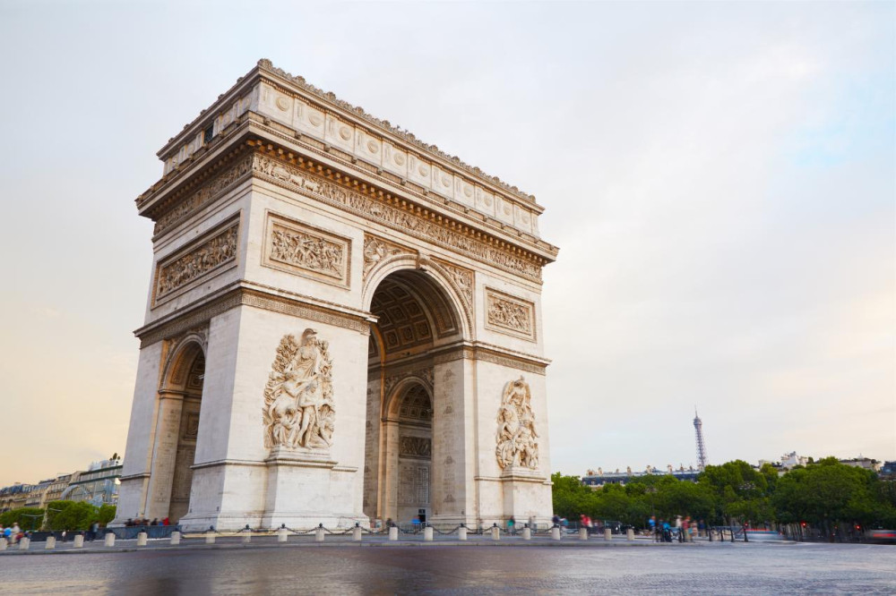 Arc De Triomphe and Champs Elysees Walking Tour