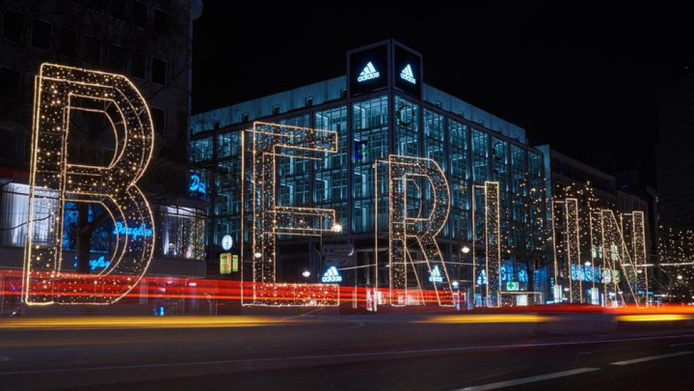 Private & Custom Berlin Night Tour By Locals: See The City Unscripted