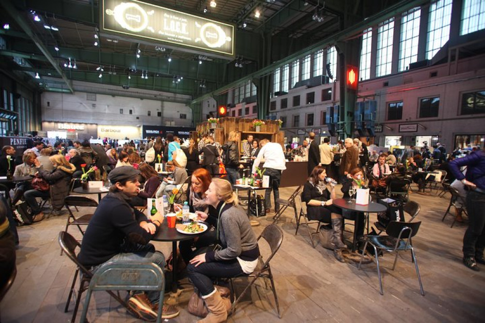 Private & Custom Berlin Night Tour By Locals: See The City Unscripted