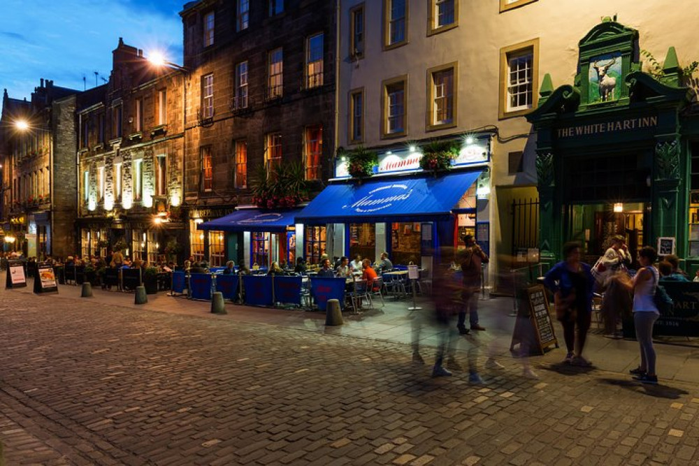 Edinburgh Night Tour With A Local Guide: Private & 100% Personalized