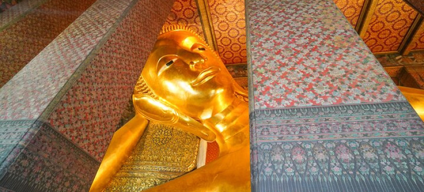 Small Group: Bangkok Wat Pho & Flower Market Historical Walking Tour