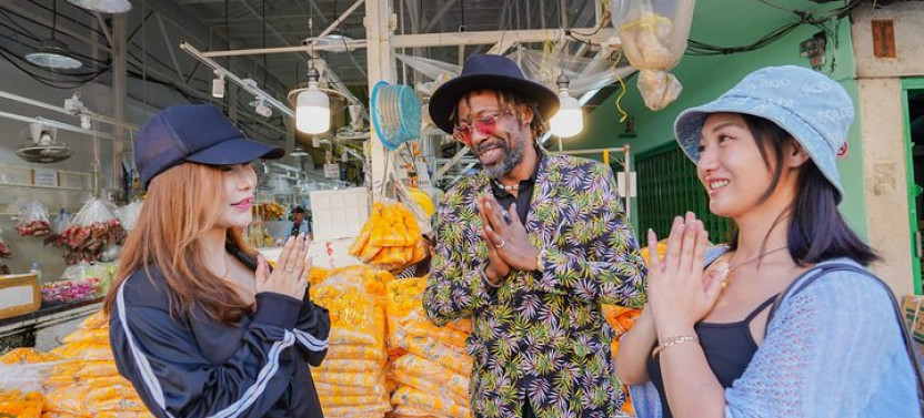 Small Group: Bangkok Wat Pho & Flower Market Historical Walking Tour