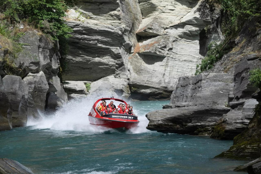 Small Group: Shotover Jet with Return Shuttle from Queenstown