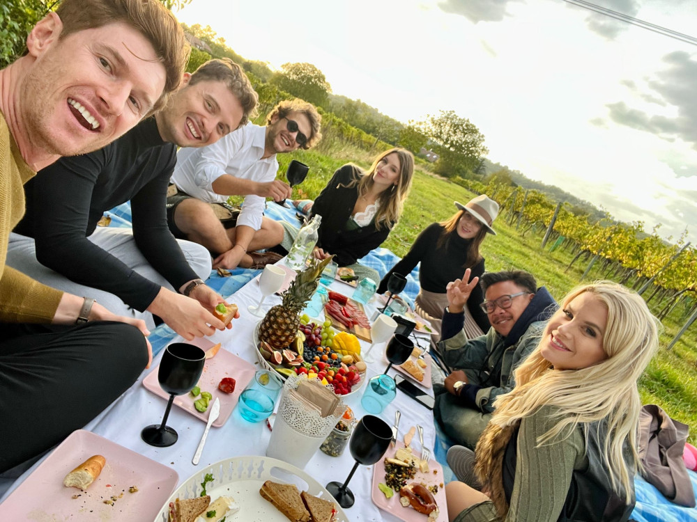 Authentic Italian TukTuk Ride to a Sunset Wine Picnic in Vienna Winery