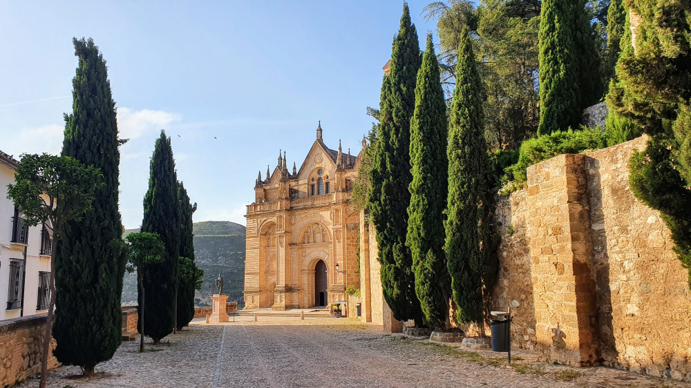 VIP Antequera And Dolmens Visit With Transportation