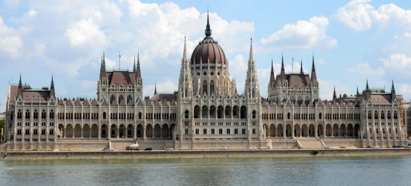 Grand City Tour with Panoramic Views with Parliament Visit