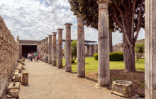 Full Day Pompeii and Wine Tasting from Rome with an Archaeologist
