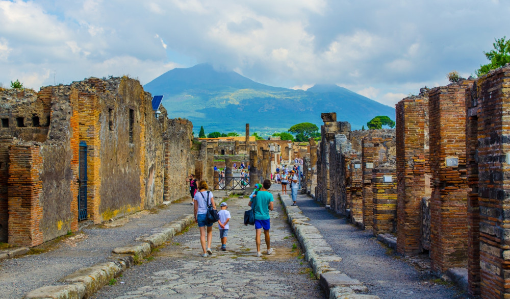 Full Day Pompeii and Mt. Vesuvius from Rome with an Archaeologist