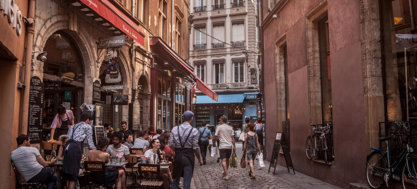 Lyon Traditional Food Tour - Eat, Learn and have fun with a Local