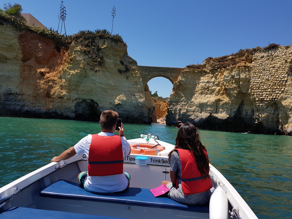 Small Group Coastal Boat Tour to Ponta da Piedade