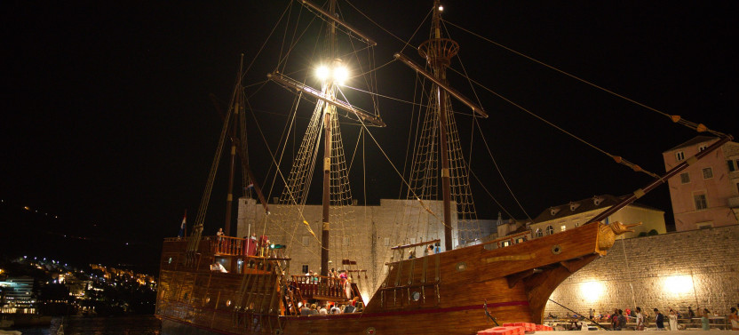 Panoramic Night Cruise from Dubrovnik