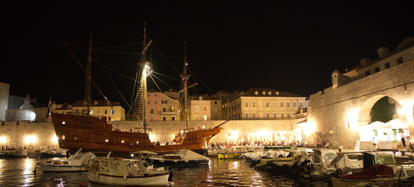 Panoramic Night Cruise from Dubrovnik