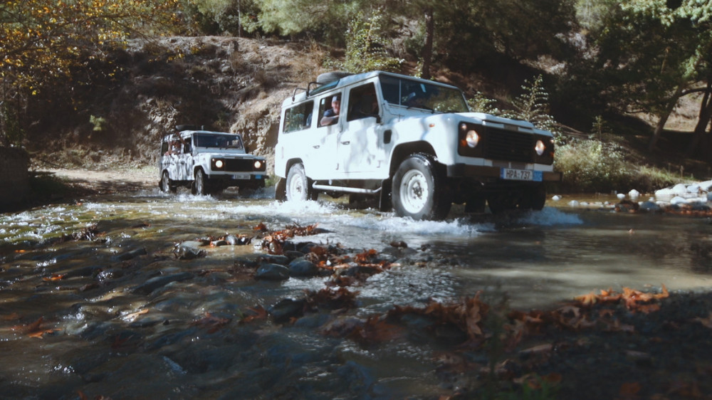 jeep safari blue lagoon