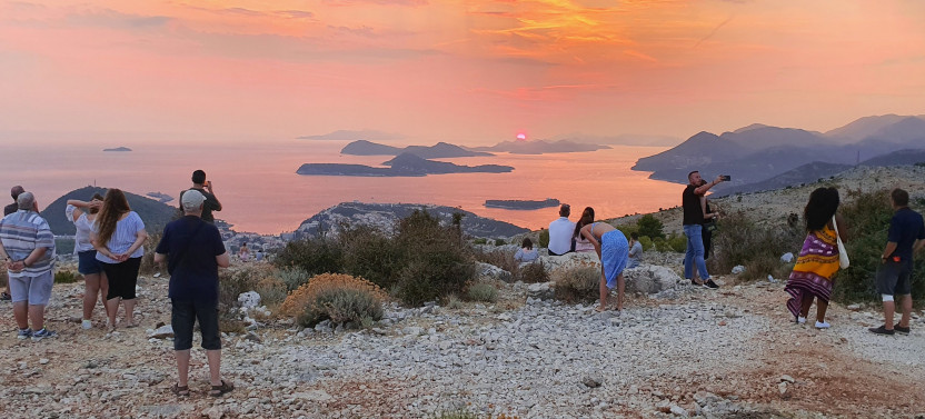 Small Group: Dubrovnik City Sunset Tour with Glass of Wine