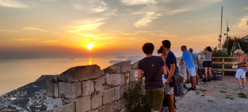 Small Group: Dubrovnik City Sunset Tour with Glass of Wine