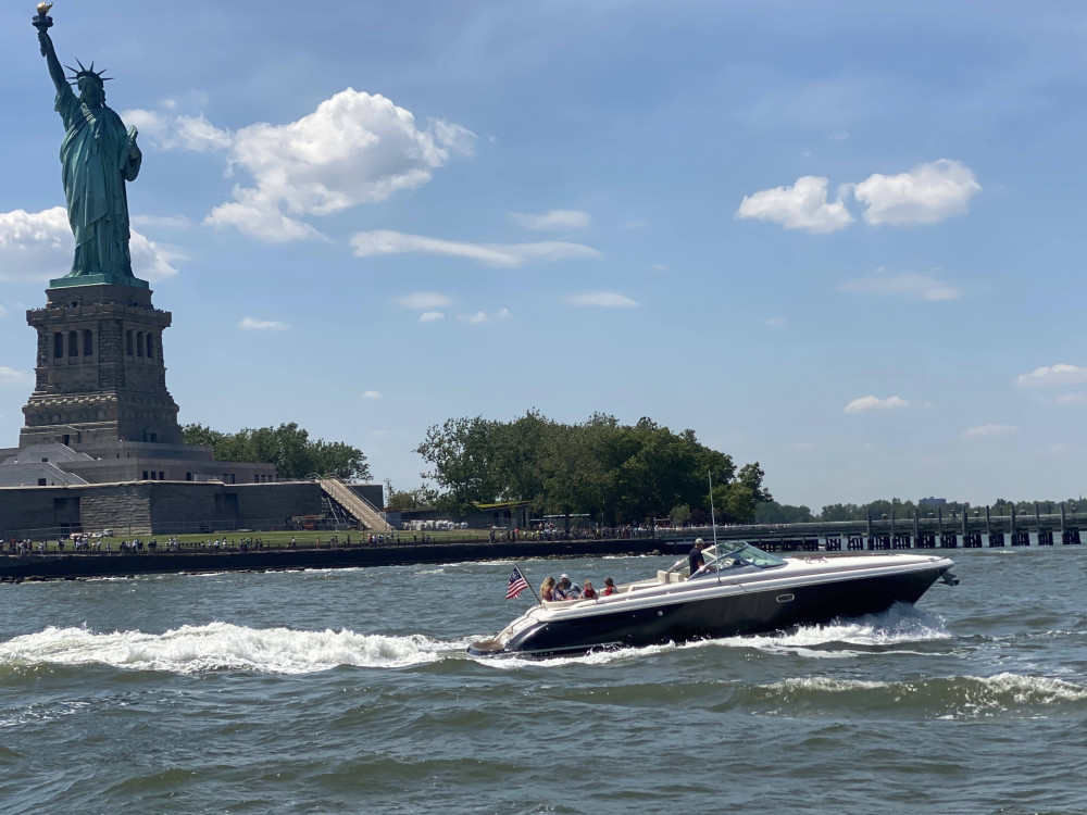 boat tour around manhattan