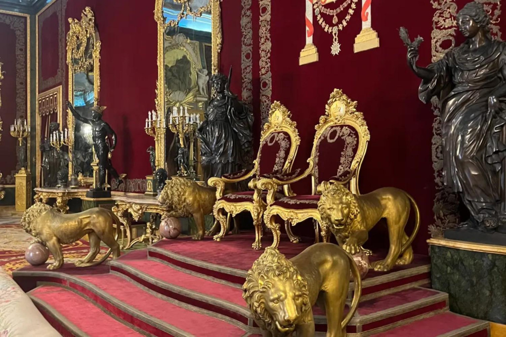 Royal Palace of Madrid Guided Tour in a Small Group