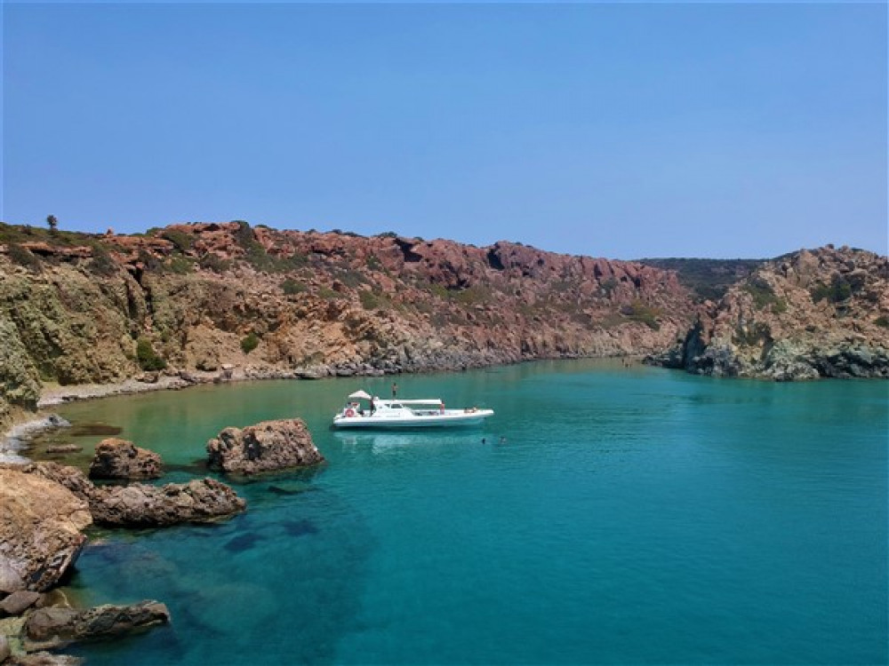 Adamas-Kleftiko: Semi-Private, Half-Day Morning Cruise