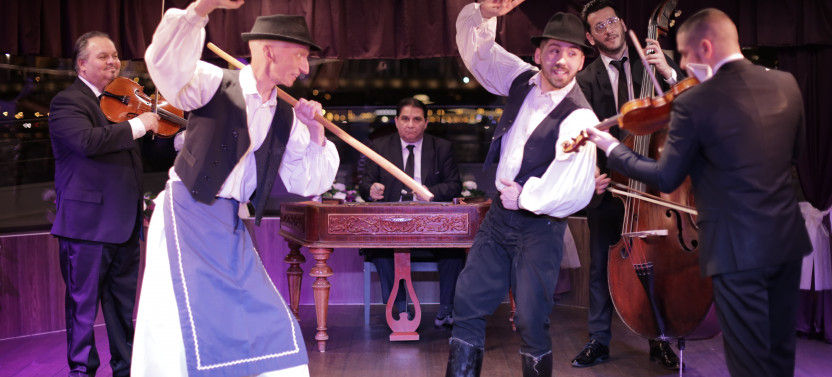 Budapest Drink & Folklore Show Cruise
