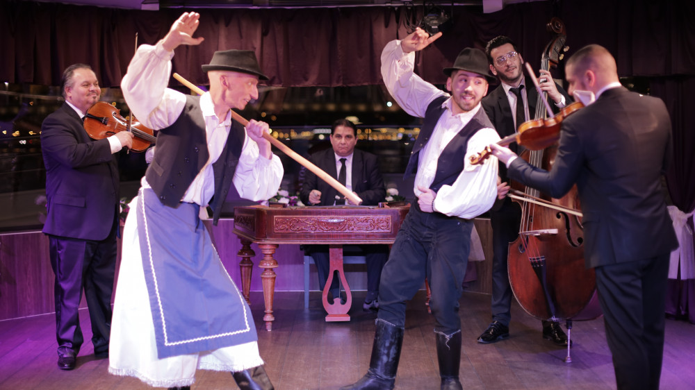 Budapest Drink & Folklore Show Cruise