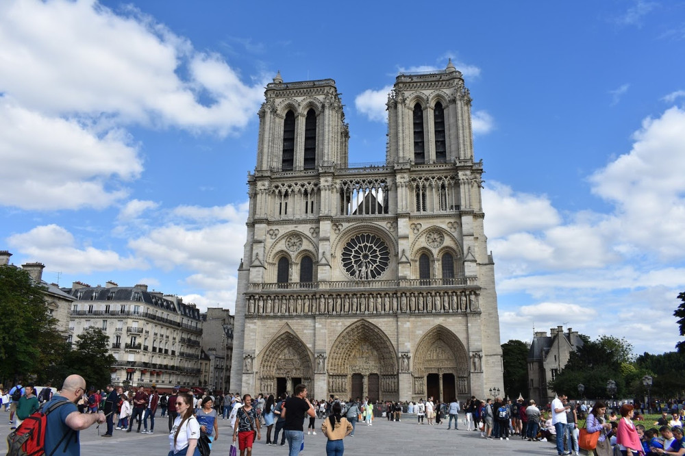 Notre-Dame Cathedral Guided Tour With Reserved Inside Access (Optional)