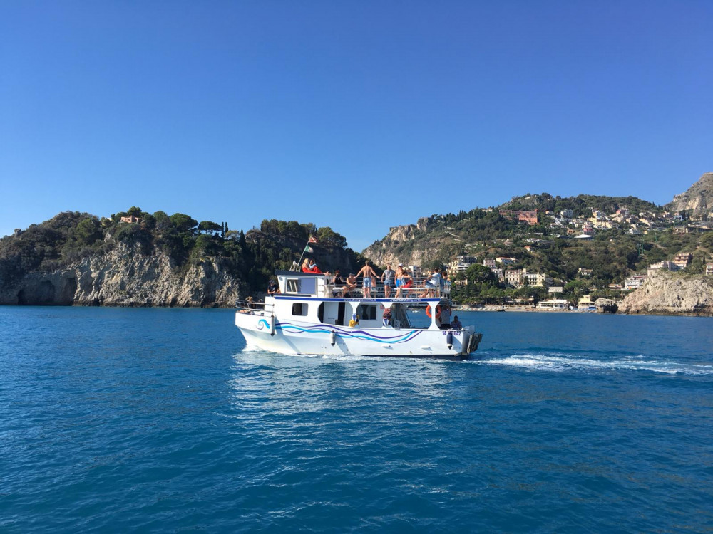 Boat Tour Isola Bella with snorkeling