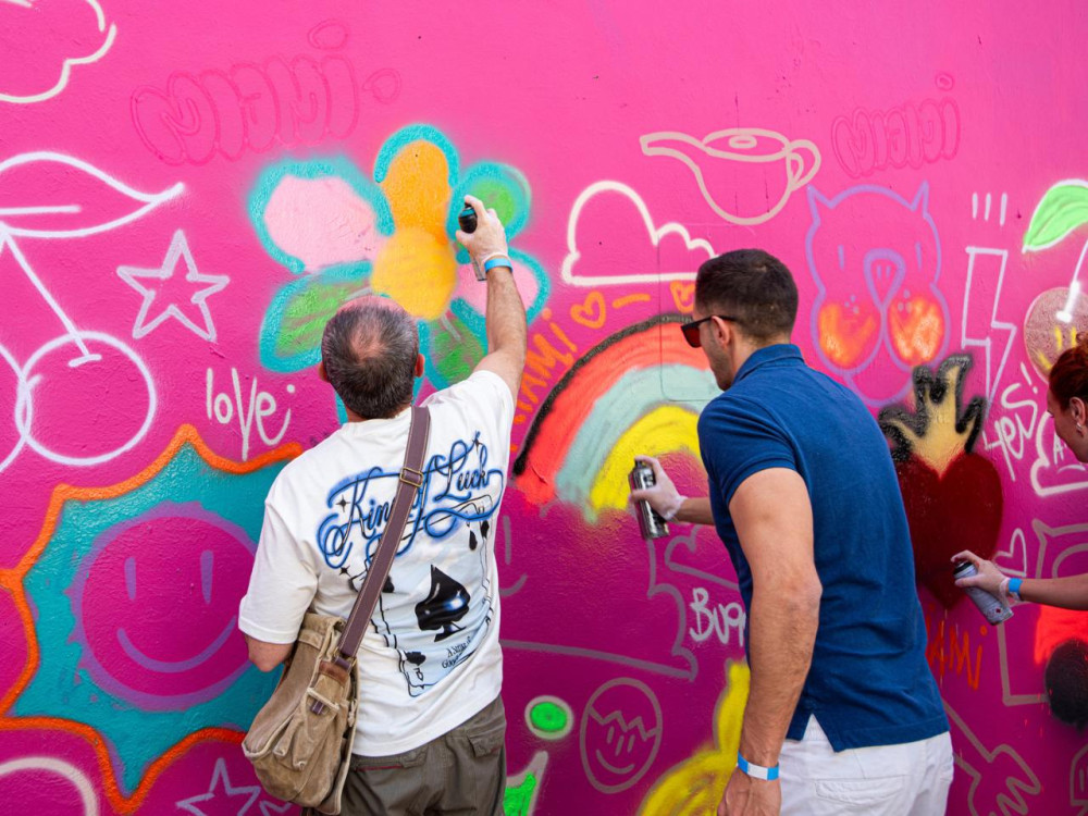 Wynwood Art District: Private Golf Cart Tour & Graffiti Class
