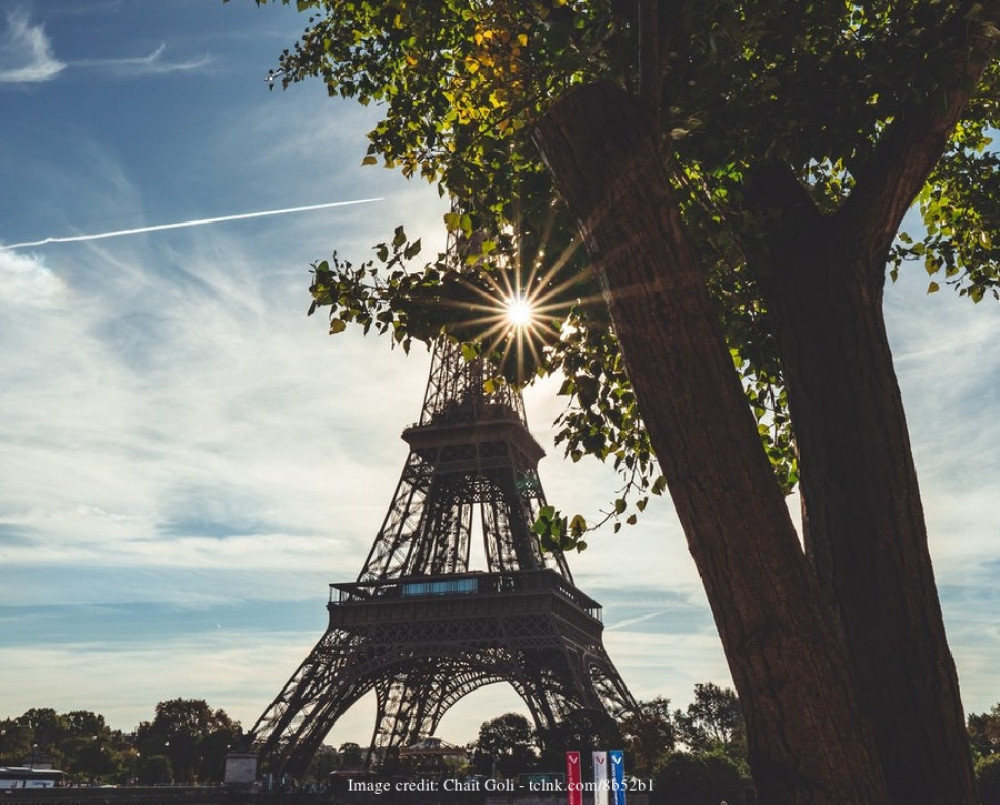 Private Guided Tour At the Eiffel Tower With Second Floor Access