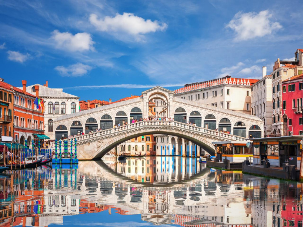 Venice Unveiled: Private Full-Day Tour with Lunch & Canal Ride